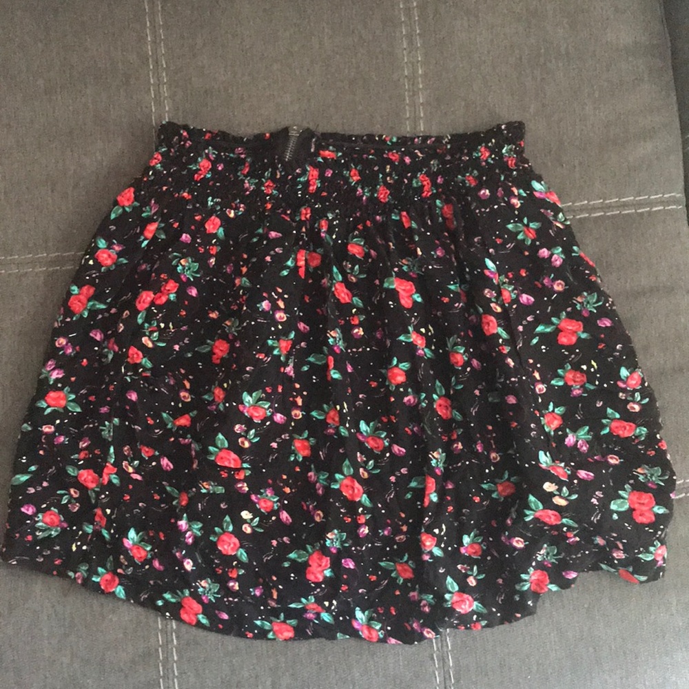 Xxi red flower skirt (stretchy)